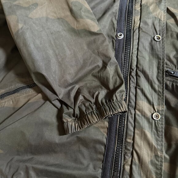 Abercrombie & Fitch Men's Camo Rain Coat, Size XL - Picture 5 of 6